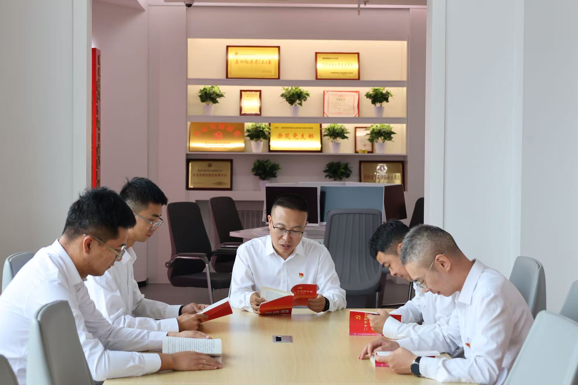  三维发力点燃基层党建“红色引擎”