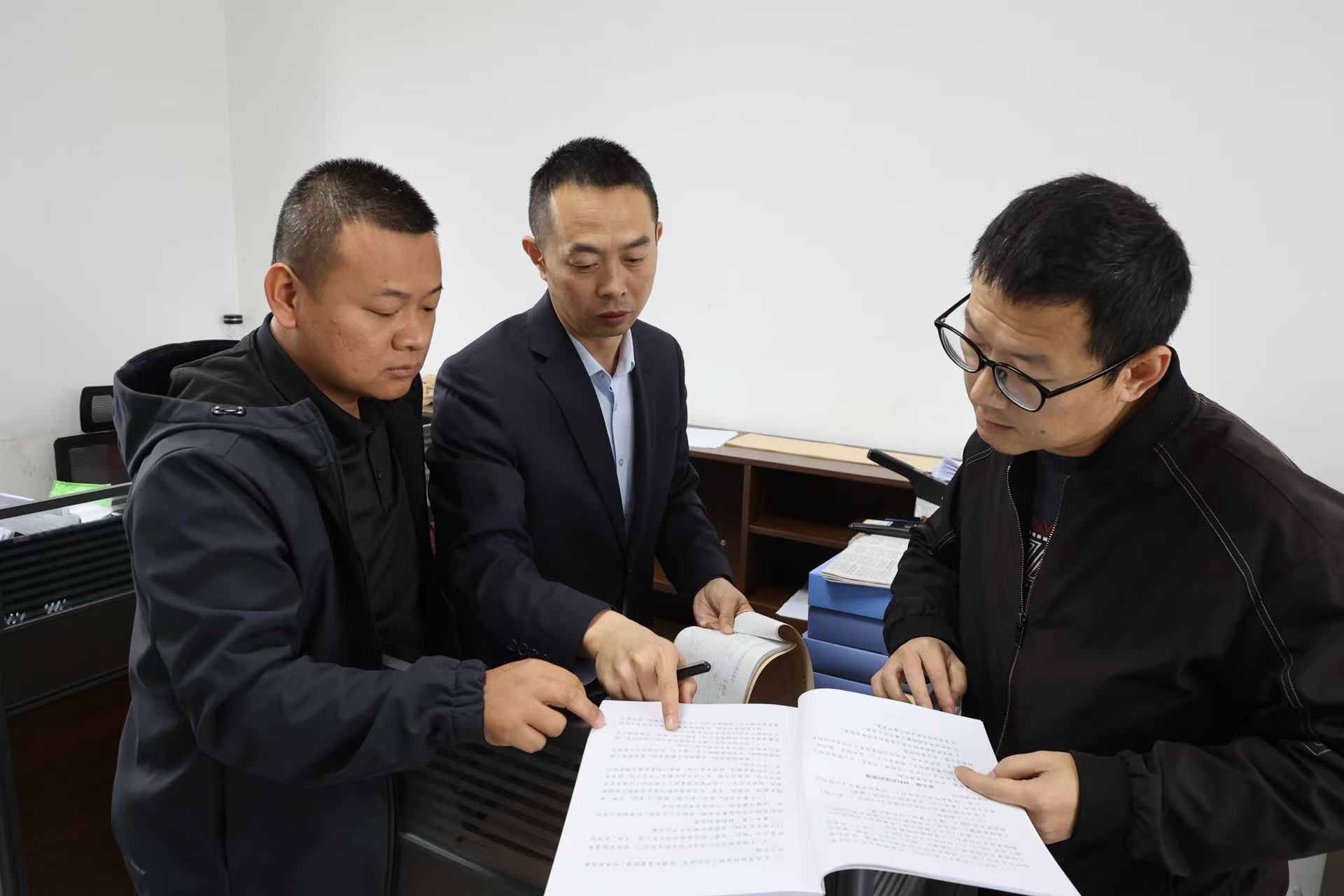  精打“投资算盘” 做好“服务文章”