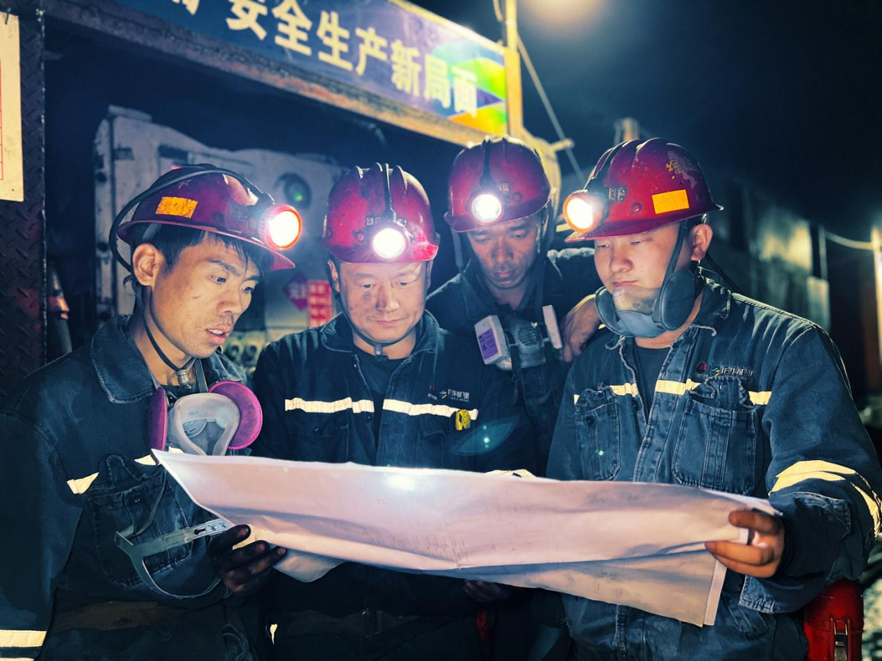  攻坚20204工作面，提前11天安全精准贯通