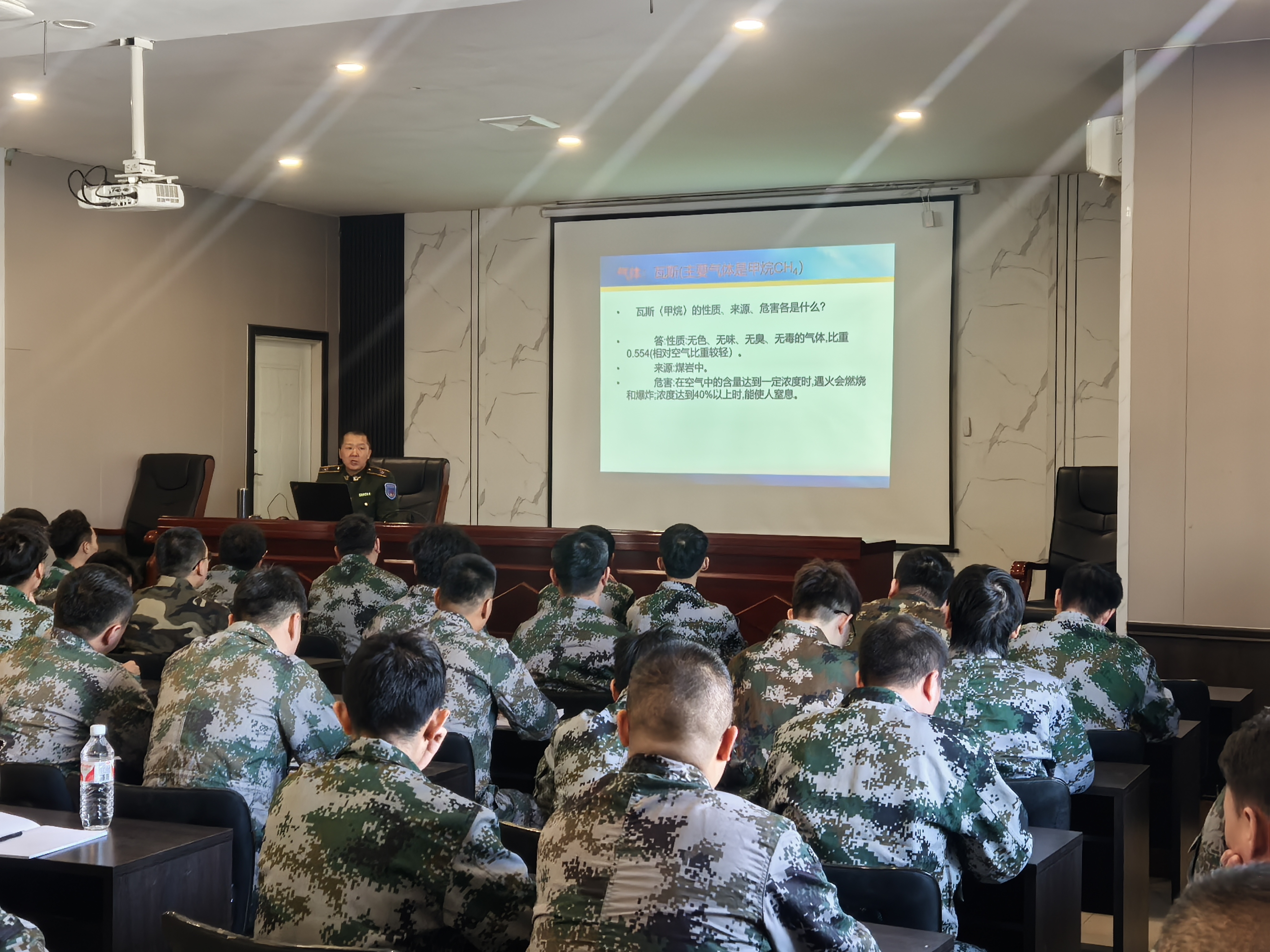 1751525313974712.jpg 兼职救护队员培训.jpg